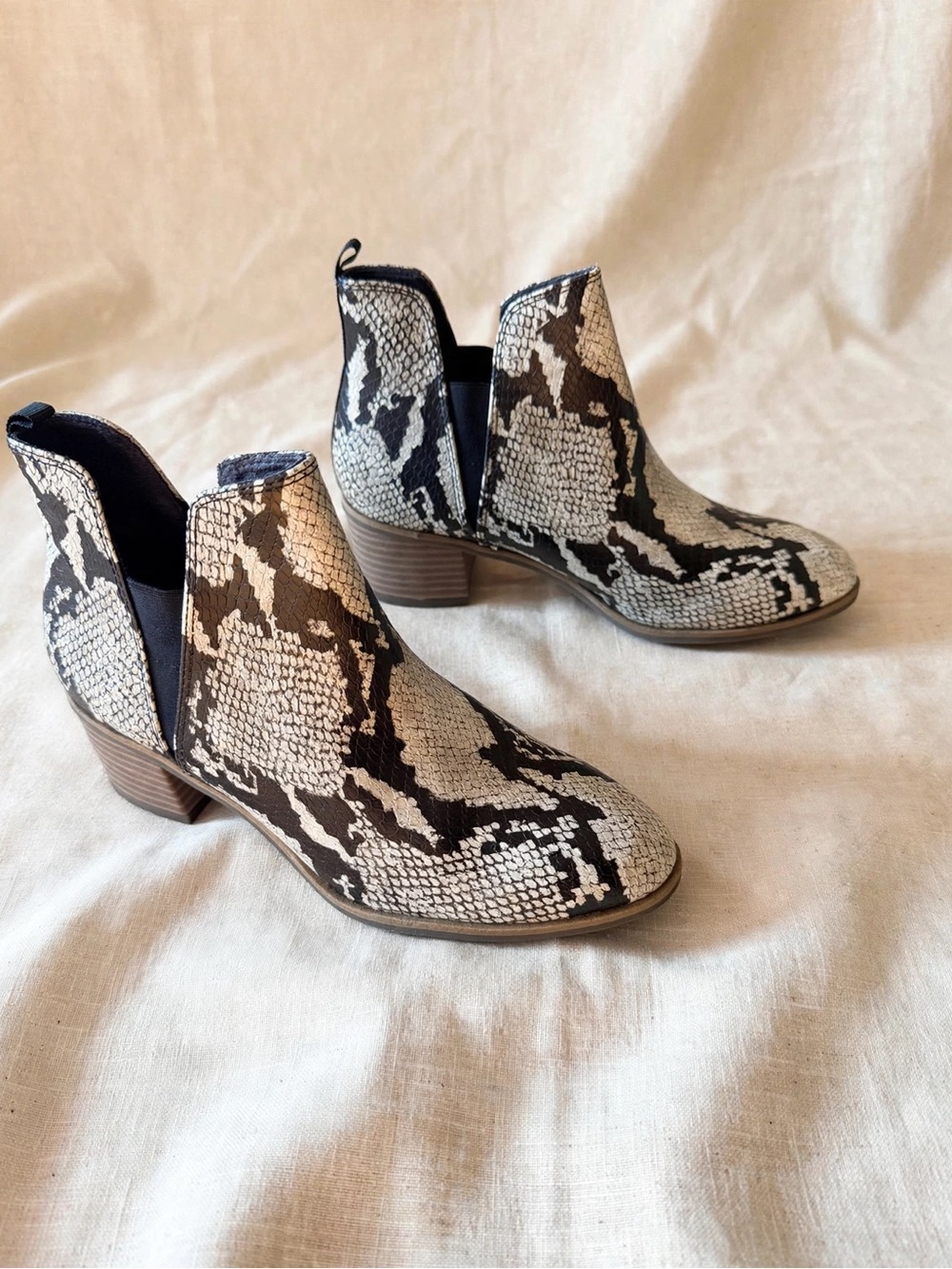 🖤NEW Dr. Scholl's Snake-Print Chelsea Booties in Black & Cream Size 8